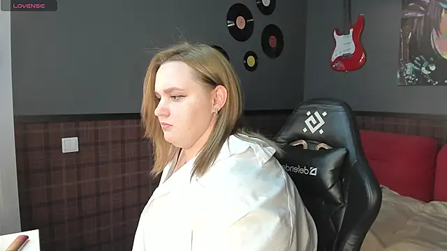 Snapshot of Amy_Hall chatting on March 18, 12:36 pm Amy Hall online show from March 18, 12:36 pm
