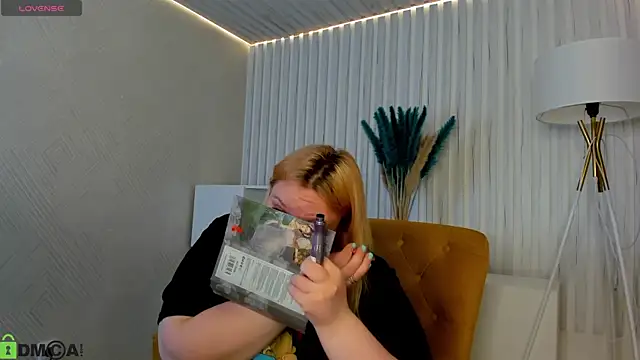 Snapshot of Amy_Hall chatting on September 14, 1:27 am Amy Hall online show from September 14, 1:27 am