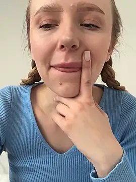 EvaBrooklyn online show from March 7, 6:35 am