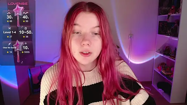 Snapshot of Strawberry_juli chatting on October 20, 7:53 am Strawberry juli online show from October 20, 7:53 am