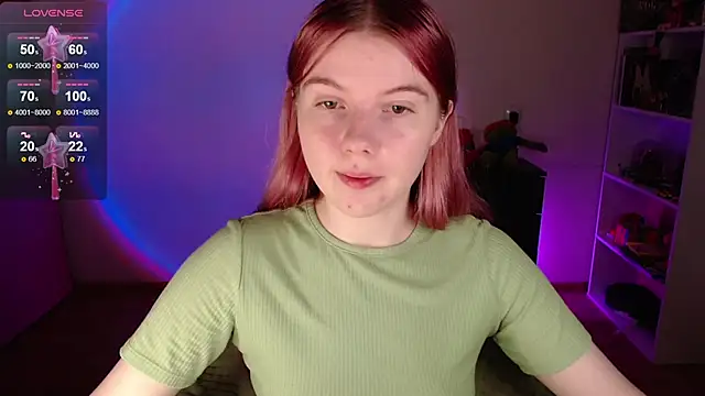 Snapshot of Strawberry_juli chatting on November 22, 9:30 am Strawberry juli online show from November 22, 9:30 am