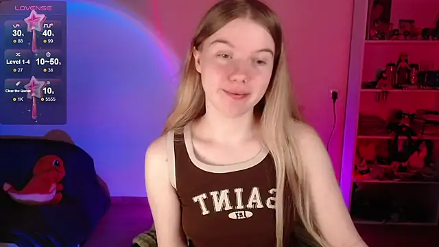 Strawberry juli online show from May 18, 5:46 am