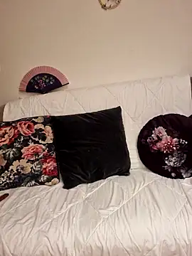 Snapshot of Rosemarie_Blu chatting on February 28, 5:37 pm Rosemarie Blu online show from February 28, 5:37 pm