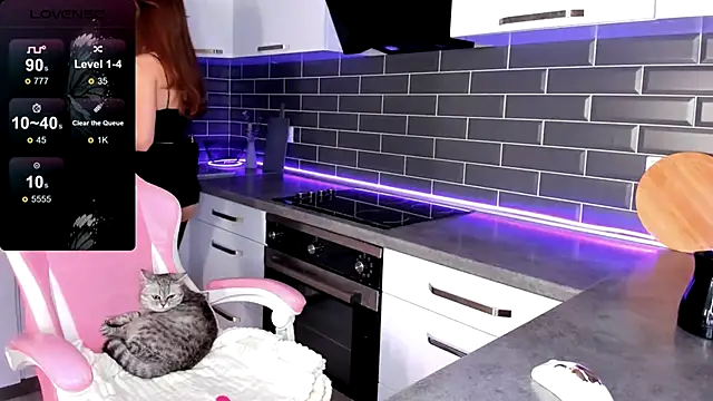 Snapshot of EmmaVictori1 chatting on November 7, 6:46 am EmmaVictori1 online show from November 7, 6:46 am