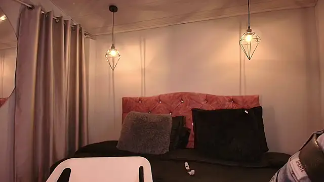 miaoconell online show from December 5, 9:00 pm