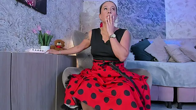 Liannaa  online show from February 16, 7:32 pm