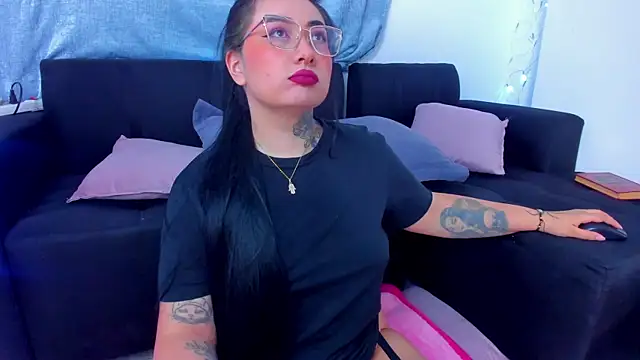 Curvybaddie99 online show from November 6, 2:34 am