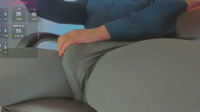 Snapshot of MxsterJohn chatting on January 19, 2:04 am MxsterJohn online show from January 19, 2:04 am