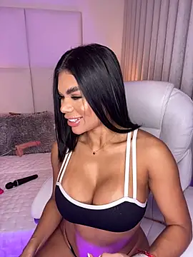 Snapshot of Amylewisq chatting on March 11, 12:11 am Amylewisq online show from March 11, 12:11 am