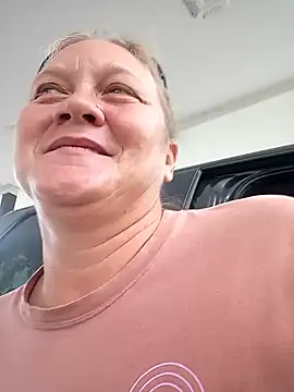 wetnwildforyou online show from November 6, 5:47 pm