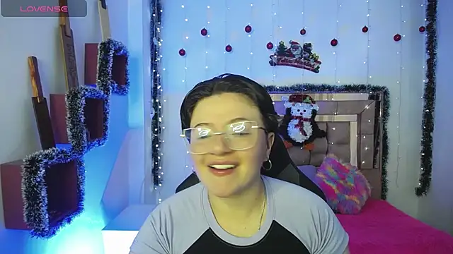 Snapshot of safyka chatting on December 4, 2:32 am safyka online show from December 4, 2:32 am