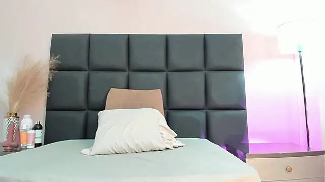 SeleneLujan online show from March 28, 12:05 pm