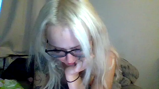 sluttypumpkin online show from July 8, 3:05 pm
