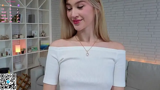 Snapshot of Tessalune_ chatting on September 30, 6:07 am Tessalune online show from September 30, 6:07 am