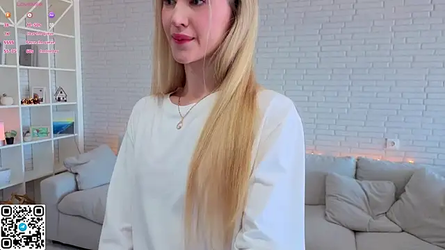 Snapshot of Tessalune_ chatting on October 4, 6:11 am Tessalune online show from October 4, 6:11 am