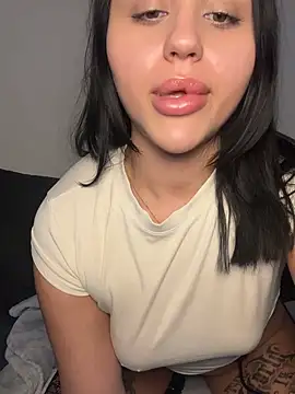 milabigassxoxo online show from October 14, 4:19 pm