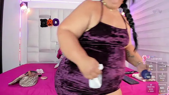 Snapshot of LunaaSweett chatting on October 16, 8:32 pm LunaaSweett online show from October 16, 8:32 pm