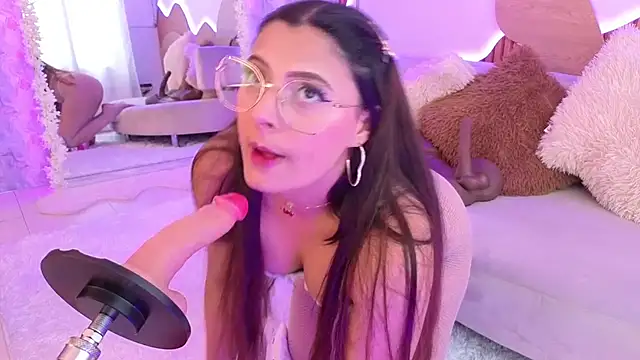 madisonjones- online show from November 28, 7:16 pm