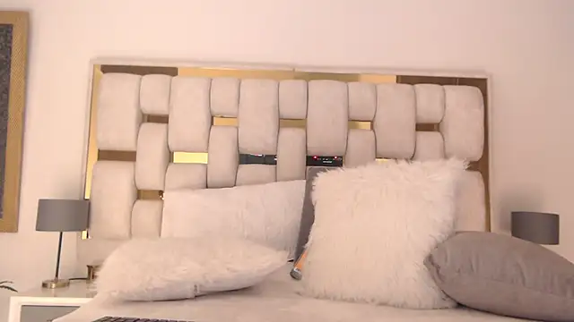 Snapshot of HotBellaMilf chatting on January 17, 12:26 am HotBellaMilf online show from January 17, 12:26 am