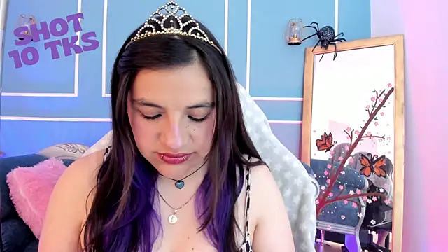 TaraTaylorr online show from May 6, 3:35 am