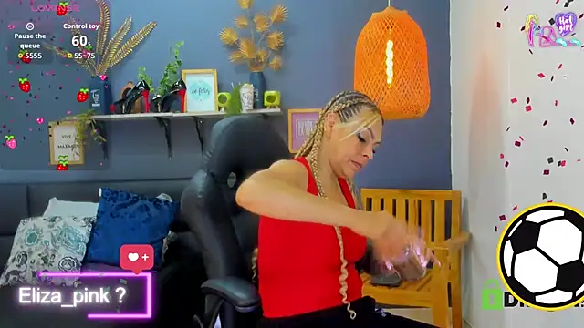 Snapshot of yessila_parker chatting on June 23, 8:56 am yessila parker online show from June 23, 8:56 am