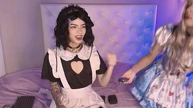 Snapshot of _mollycrystal chatting on January 8, 7:32 am mollycrystal online show from January 8, 7:32 am