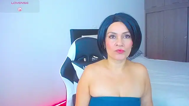 CarolinneFiotti online show from November 3, 1:56 pm