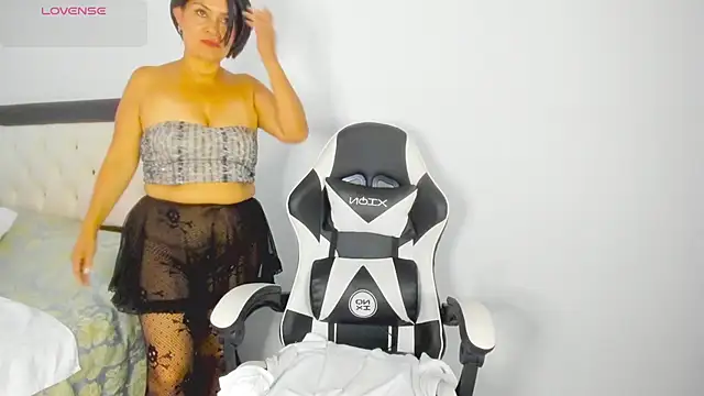 CarolinneFiotti online show from January 16, 2:10 pm