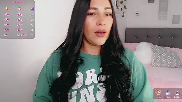 luna lgomez  online show from February 19, 12:12 pm