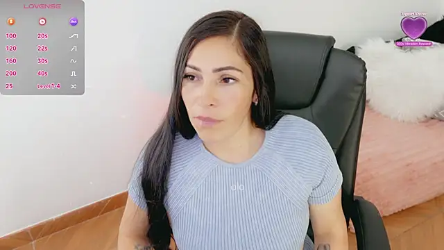 luna lgomez  online show from April 1, 12:28 pm