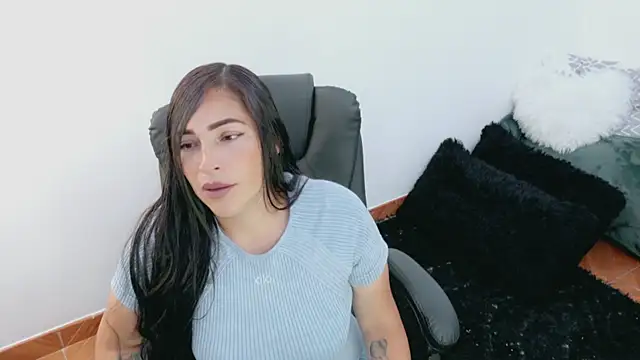 Snapshot of luna_lgomez_ chatting on May 4, 11:50 am luna lgomez online show from May 4, 11:50 am