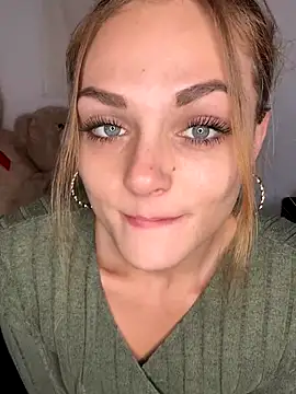 Snapshot of OCTAPUSSY2000 chatting on November 21, 11:20 am OCTAPUSSY2000 online show from November 21, 11:20 am