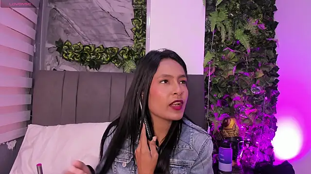 Fernanda liie  online show from November 14, 12:48 pm