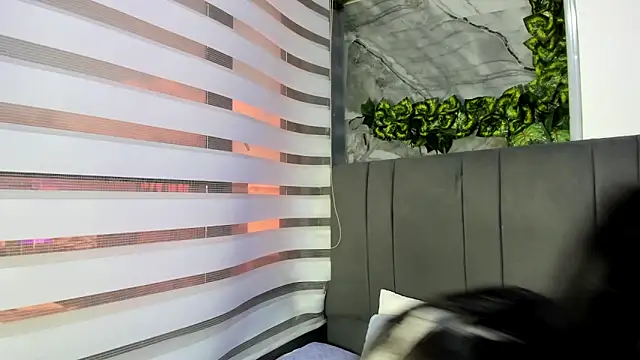 Fernanda liie  online show from December 18, 12:33 pm