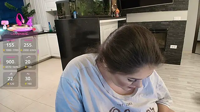 Snapshot of Layla- chatting on November 6, 11:33 am Layla- online show from November 6, 11:33 am