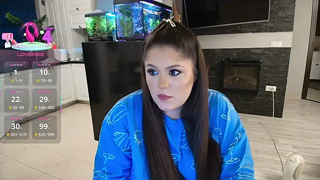 Snapshot of Layla- chatting on November 8, 7:23 pm Layla- online show from November 8, 7:23 pm