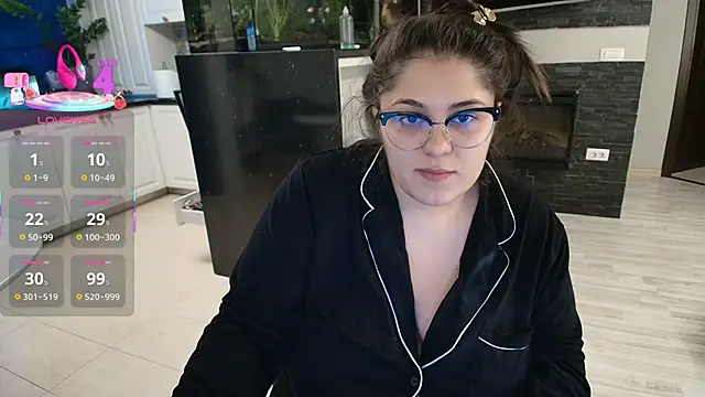 Snapshot of Layla- chatting on November 14, 10:25 am Layla- online show from November 14, 10:25 am