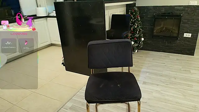 Layla- online show from January 9, 8:10 pm