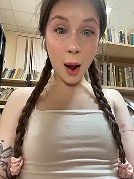 Snapshot of melicious_ chatting on February 4, 5:35 am melicious online show from February 4, 5:35 am