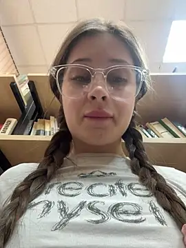 Snapshot of melicious_ chatting on February 18, 6:42 am melicious online show from February 18, 6:42 am