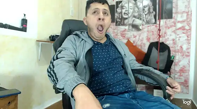 Emilianoveryhot online show from March 17, 3:03 am