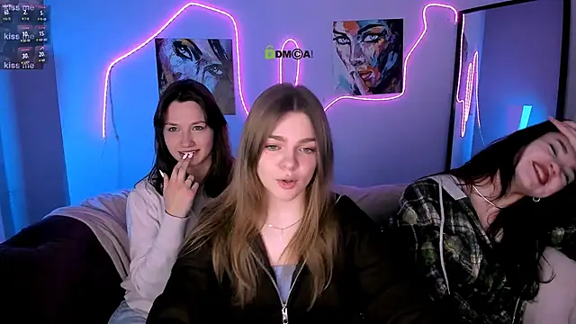 Snapshot of helli_belli chatting on February 2, 8:18 pm helli belli online show from February 2, 8:18 pm