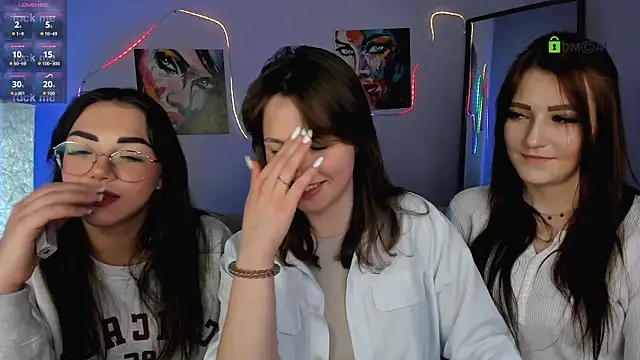 Snapshot of helli_belli chatting on February 7, 8:23 pm helli belli online show from February 7, 8:23 pm