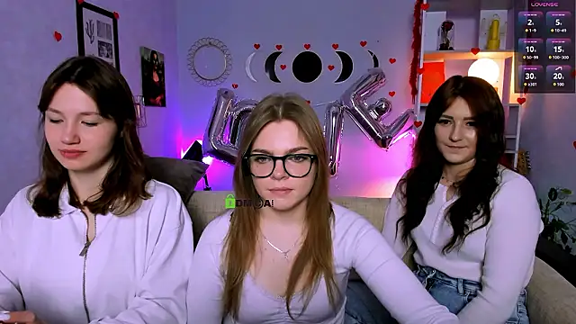 Snapshot of helli_belli chatting on February 12, 8:26 pm helli belli online show from February 12, 8:26 pm