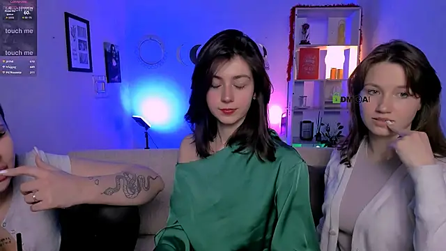 Snapshot of helli_belli chatting on March 2, 5:08 am helli belli online show from March 2, 5:08 am