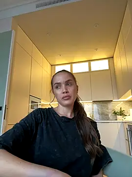 Snapshot of Beverly_Hilll chatting on October 28, 1:03 pm Beverly Hilll online show from October 28, 1:03 pm