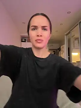 Snapshot of Beverly_Hilll chatting on November 24, 1:00 pm Beverly Hilll online show from November 24, 1:00 pm