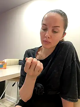 Snapshot of Beverly_Hilll chatting on November 25, 1:22 pm Beverly Hilll online show from November 25, 1:22 pm