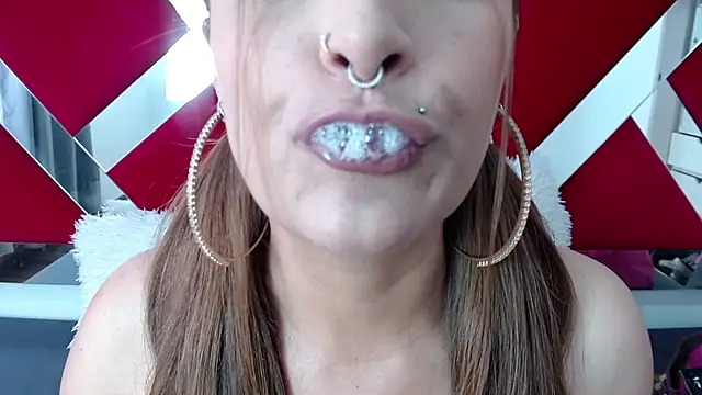 nicollewayne10 online show from October 7, 6:27 pm