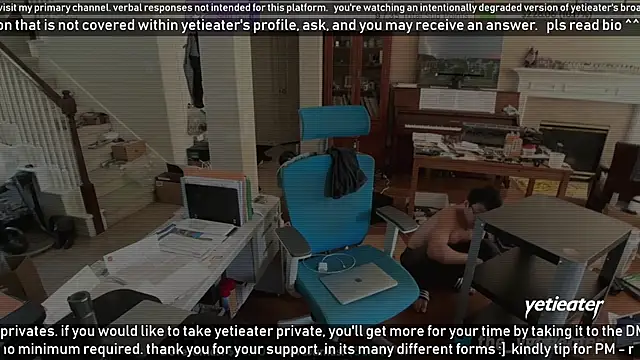 Snapshot of yetieater chatting on December 21, 9:15 pm yetieater online show from December 21, 9:15 pm